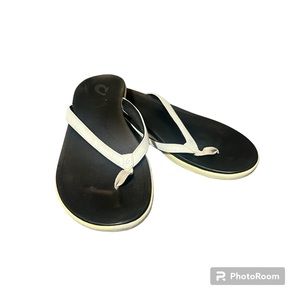 OluKai Kulapa Kai‎ Womens Size 11 White/Black Thong Sandals/Flip Flops